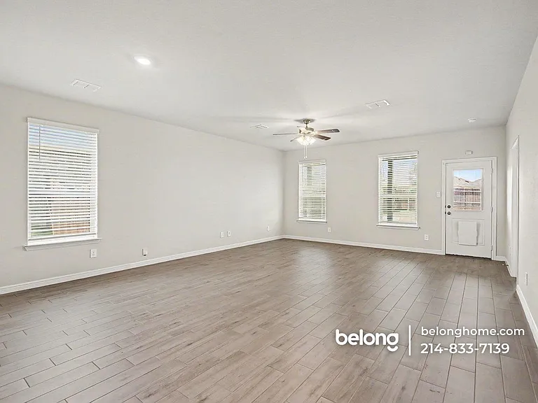 209 Bay Meadows Ln — Photo 2