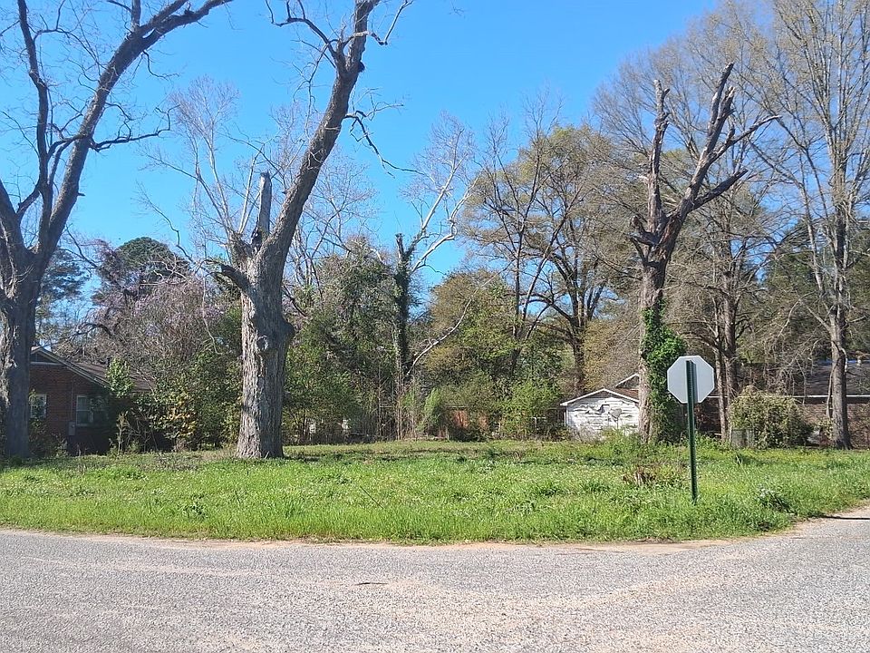 1st image of 211 McDonald Ave