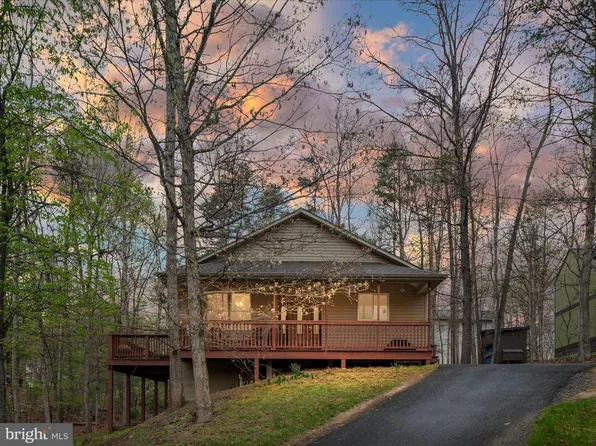 1304 Lakeview Dr, Cross Junction, VA 22625
