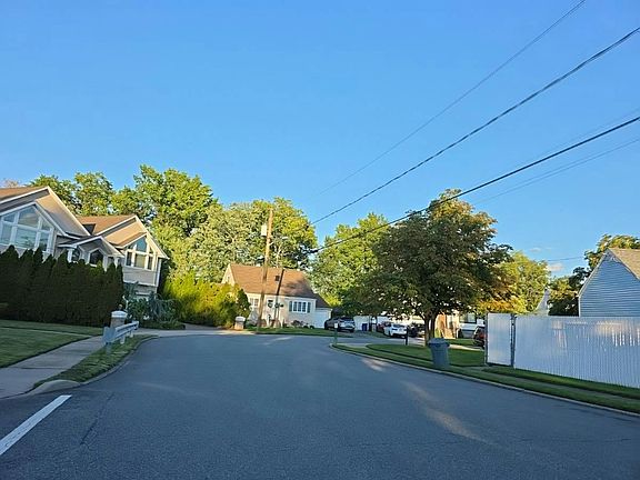 4th image of 331 N Lanza Ct