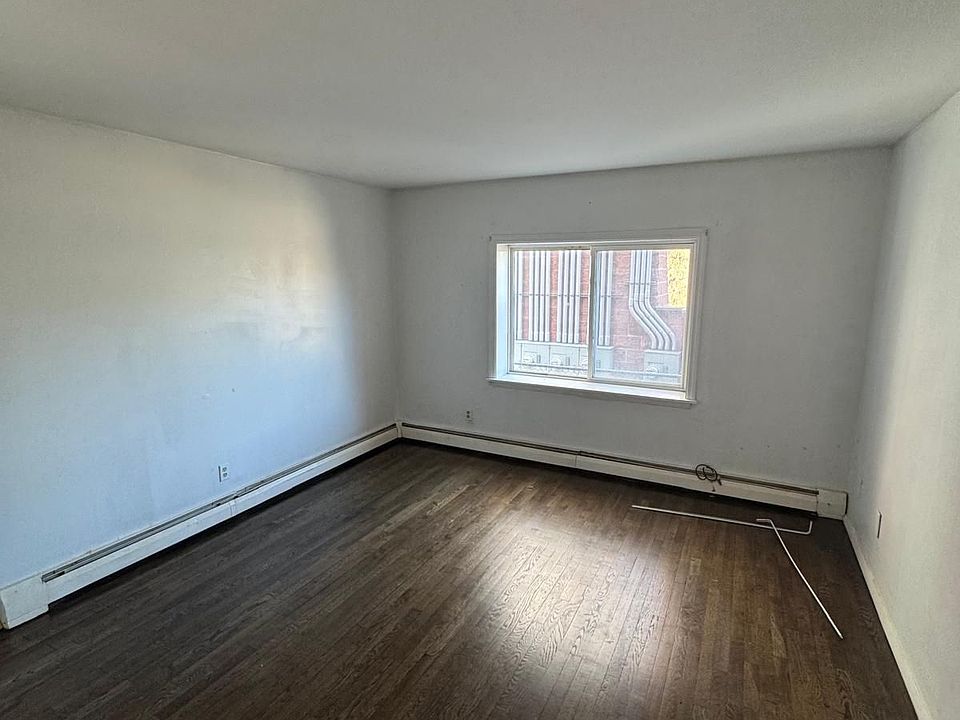 2nd image of 404-406 Charles St