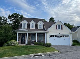 27 Chatfield Dr, Beacon Falls, CT 06403