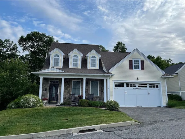 27 Chatfield Dr, Beacon Falls, CT 06403