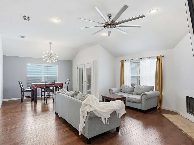 1039 Wood Brook Dr — Photo 11