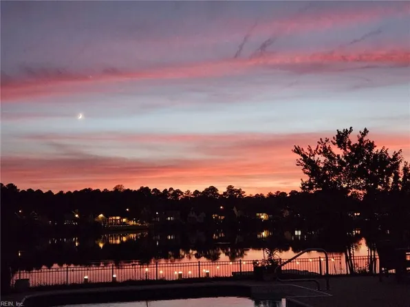 1226 Spruce Ln, Chesapeake, VA 23320