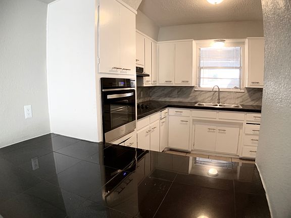 4th image of 2320 E 21st St Unit 302