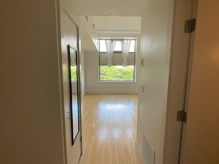 179 College St #1 — Photo 13