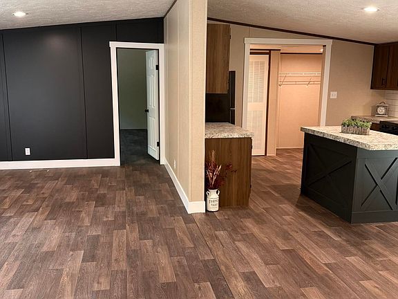 5th image of 207 Shady Shore Ln