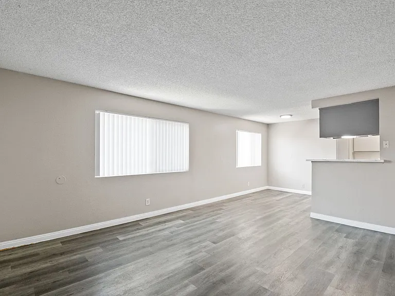 Mountain View Apartments — Photo 9