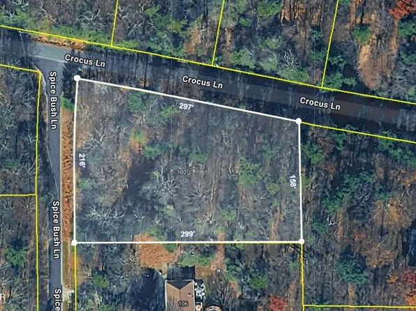 102 Spicebush Ln, Milford, PA 18337