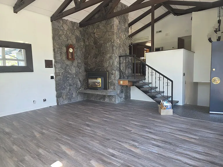 686 Virginia Dr — Photo 5