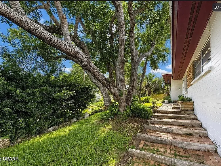 1476 N Peninsula Dr — Photo 2