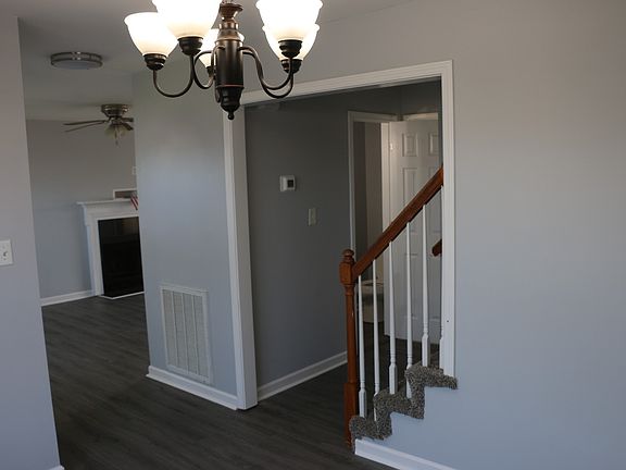 3rd image of 3888 Mackenzie Dr