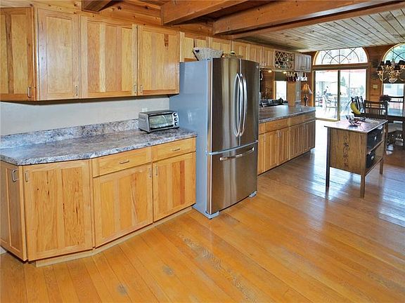 4th image of 146 Bobcock Ln