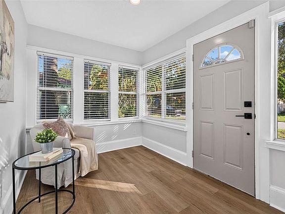 4th image of 4624 IRIS STREET N