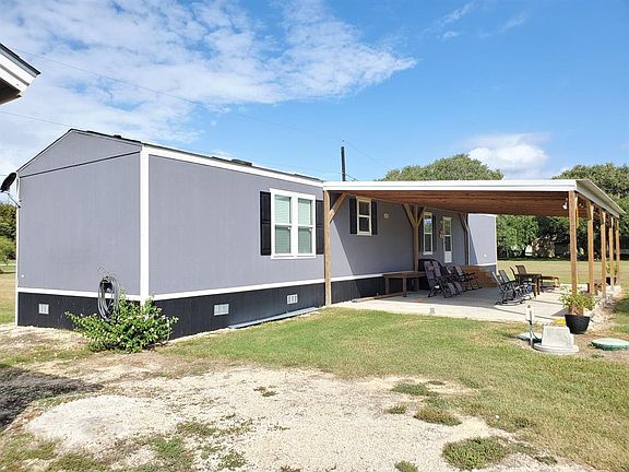 3rd image of 1689 Bayview Dr
