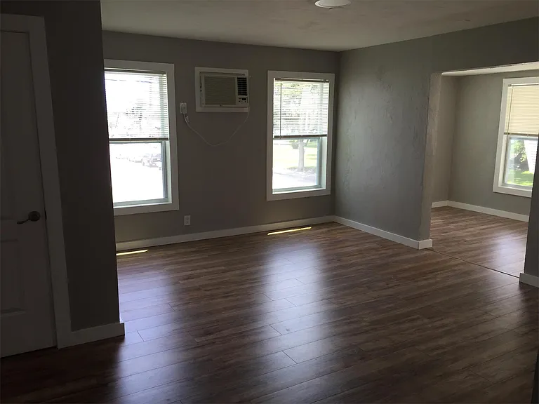 107 Washington St — Photo 11