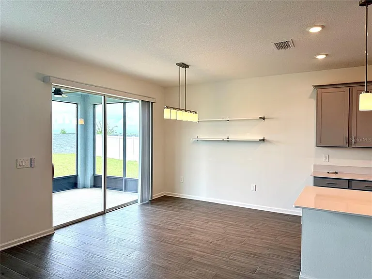 2970 Armstrong Ave — Photo 15