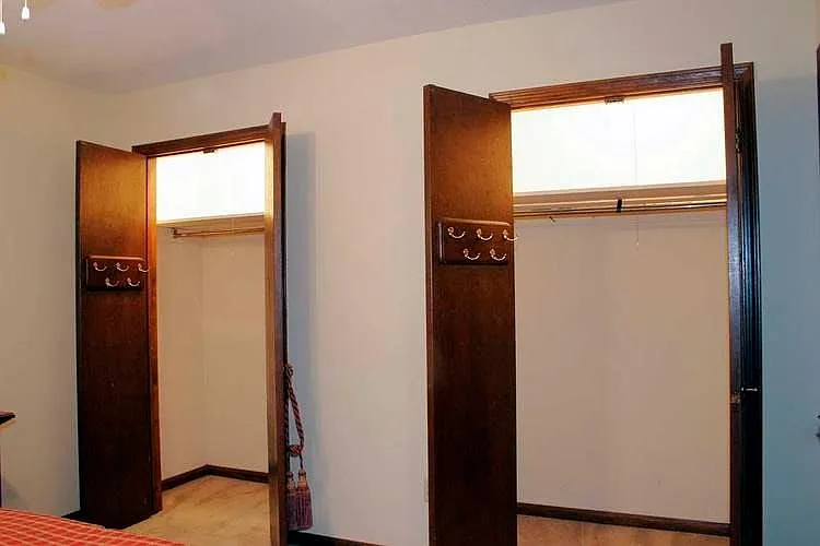 Double Closet / Walk -in