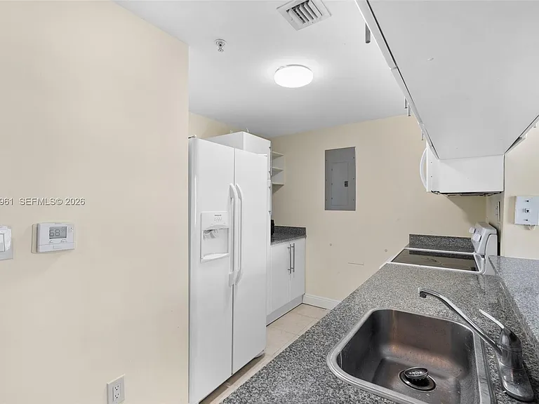 275 NE 18th St #710 — Photo 8