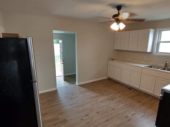 4th image of 1415 Campbell Ave