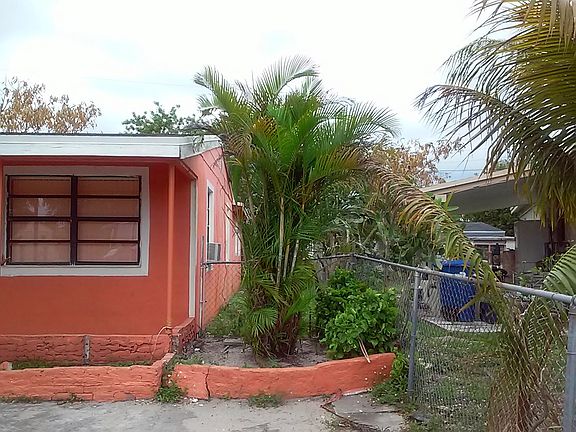 2nd image of 15520 NE 15th Ct