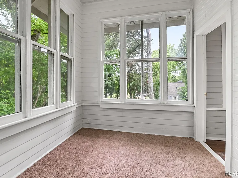 264 E Fairview Ave — Photo 34