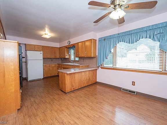 4th image of 622 Cooper St