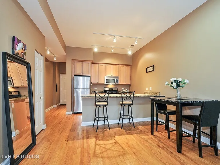 2035 S Indiana Ave #504 — Photo 4