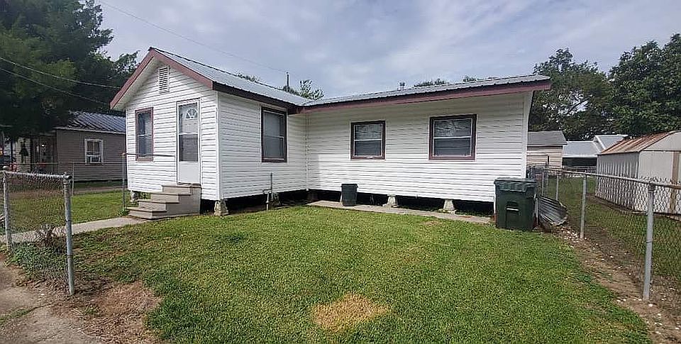 1st image of 1008 Corinne St
