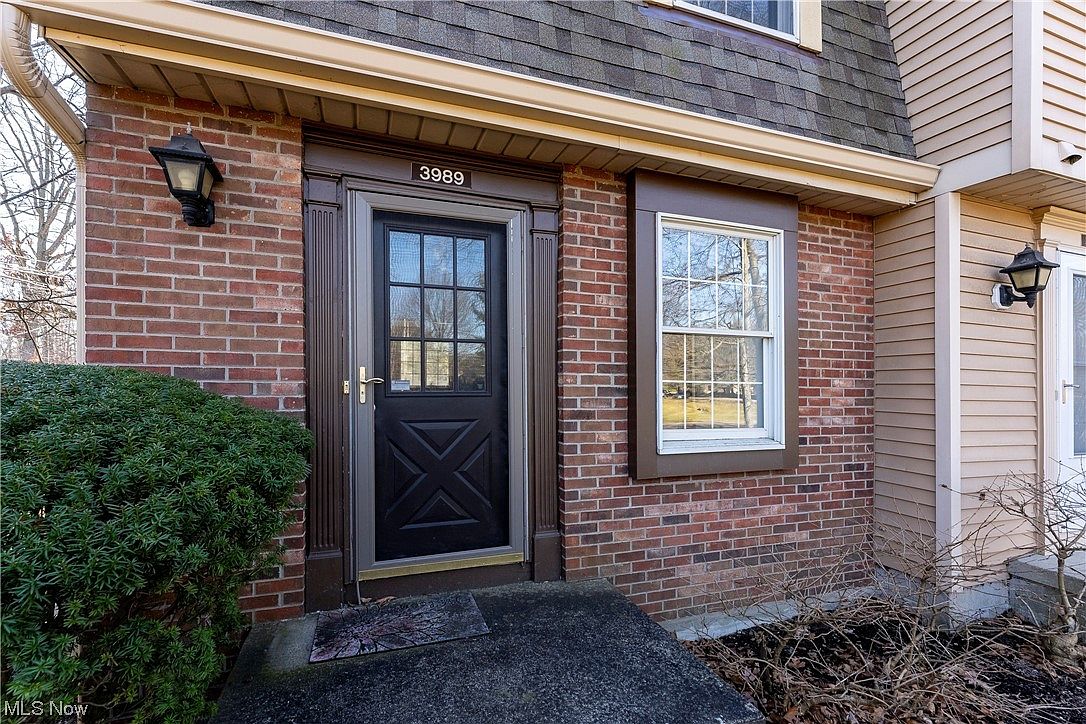 3989 Lake Run Blvd, Stow, OH 44224 | Zillow