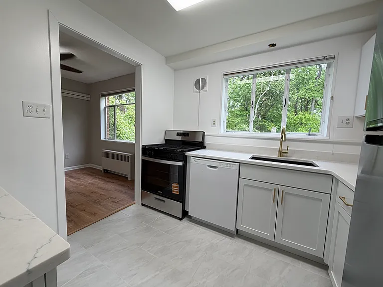 10305 Montrose Ave #101 — Photo 11