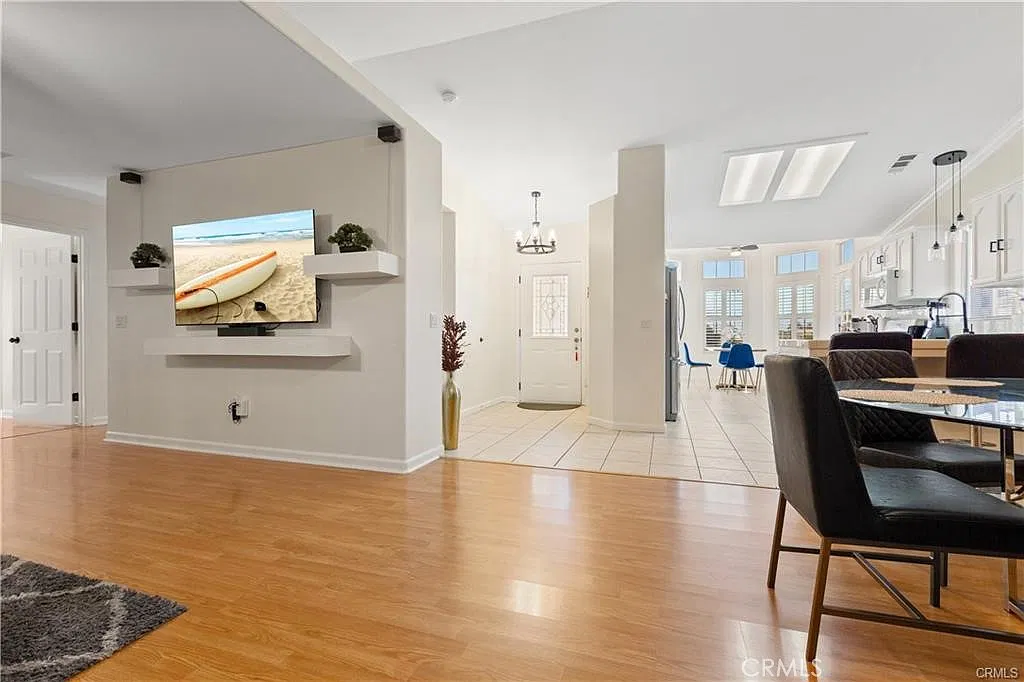 4 bed, 2142 sqft, $2,500 — Photo 2