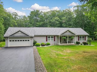 114 Ridgewood Ln, Hawley, PA 18428