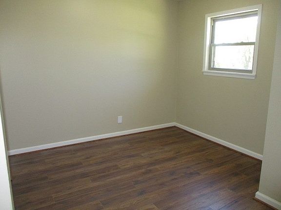 2nd image of 2102 Dartmouth Pl