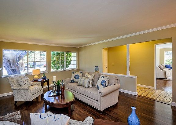 living roomPhoto Caption