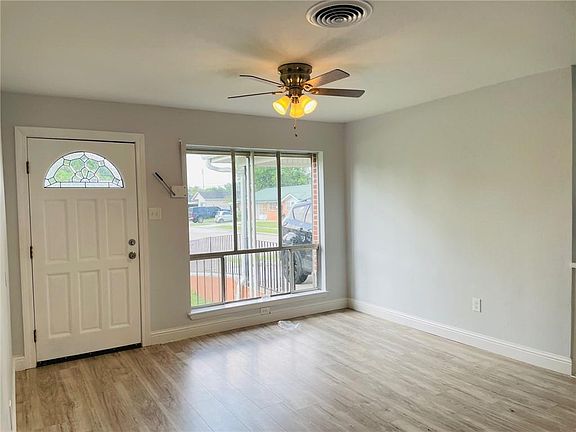 2nd image of 5201 Warwick Dr