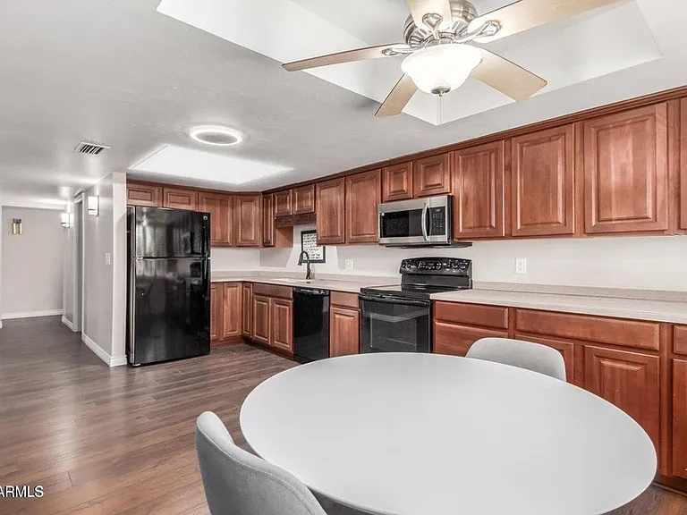 481 W Half Moon Way — Photo 9