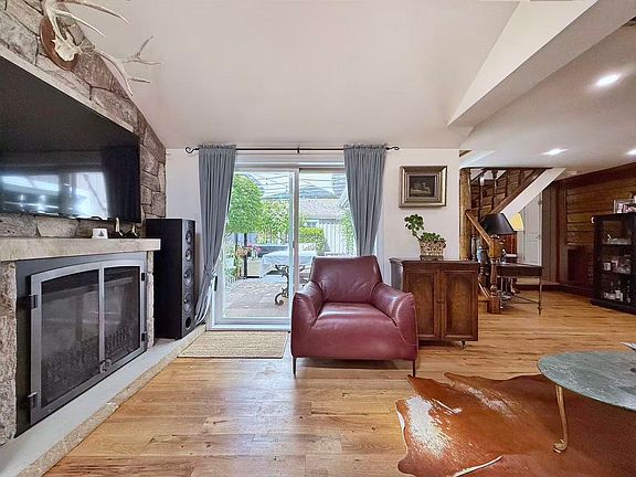 4th image of 12239 Skillen St