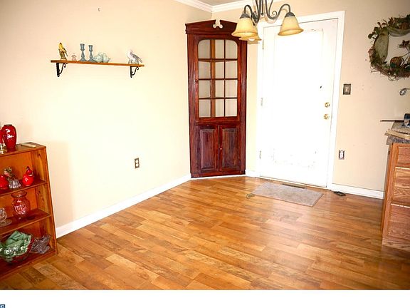 4th image of 405 Binstead Ave