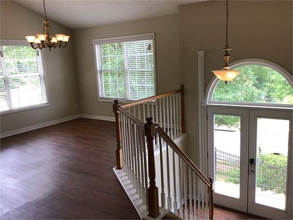 3rd image of 954 Bexhill Dr