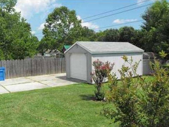 817 Saddleback Garage