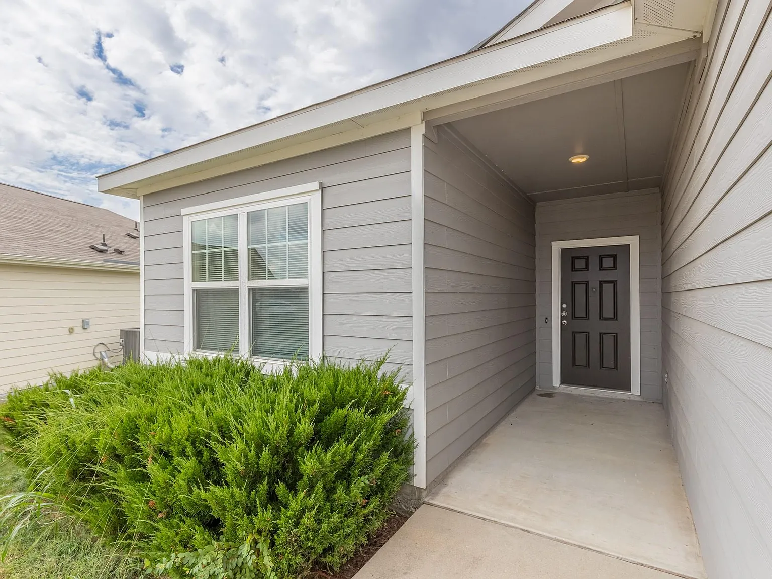 4 bed, 2.0 bath, 1827 sqft, $1,900 — Photo 4