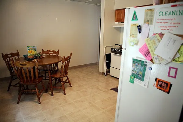 3 bed, 1300 sqft, $425 — Photo 2