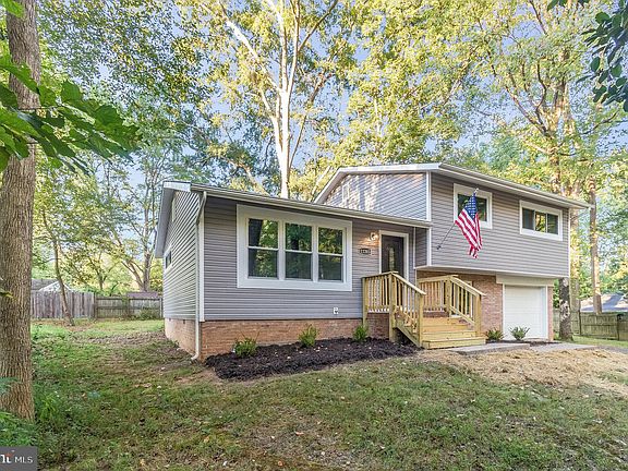 3rd image of 11203 Meadowlark Ln