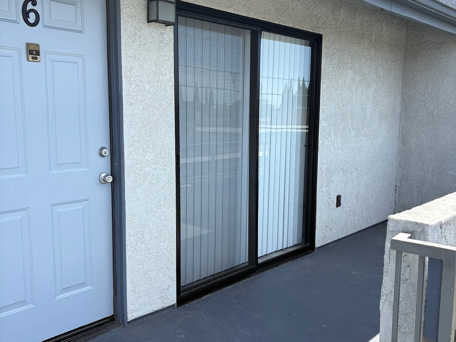 2 bed, 840 sqft, $2,400 — Photo 1