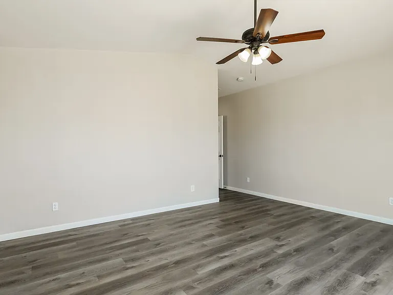8216 W Globe Ave — Photo 10
