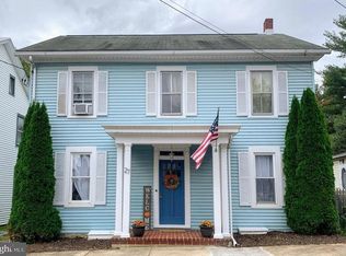 27 High St, Boiling Springs, PA 17007