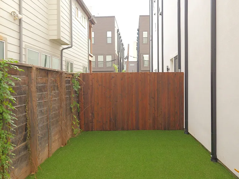 4200 Munger Ave #1 — Photo 4