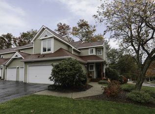 16 Ridge View Ter, Oak Ridge, NJ 07438